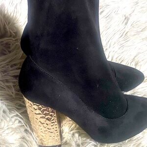 Qupid like new black and Copper ankle boots size 7